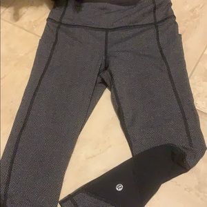 Leggings lower to mid shin